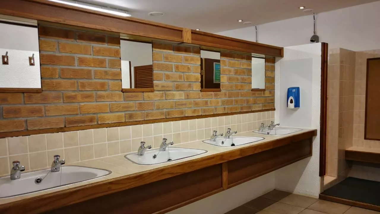 TopShowers4 - Perran Springs Holiday Park, Perranporth, Cornwall