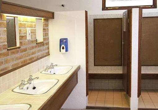 showers gallery 9 compressor - Perran Springs Holiday Park, Perranporth, Cornwall